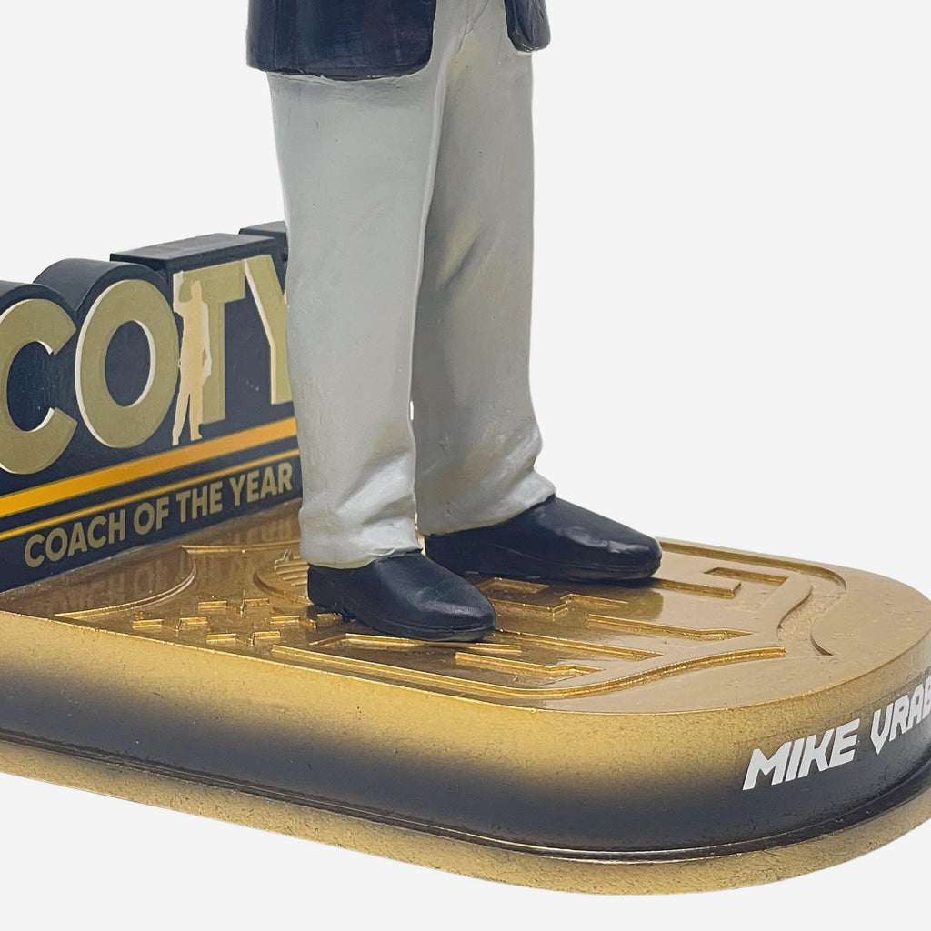 FOCO Mike Vrabel New England Patriots 2025 NFL Entraîneur de l'Année Bobblehead 4