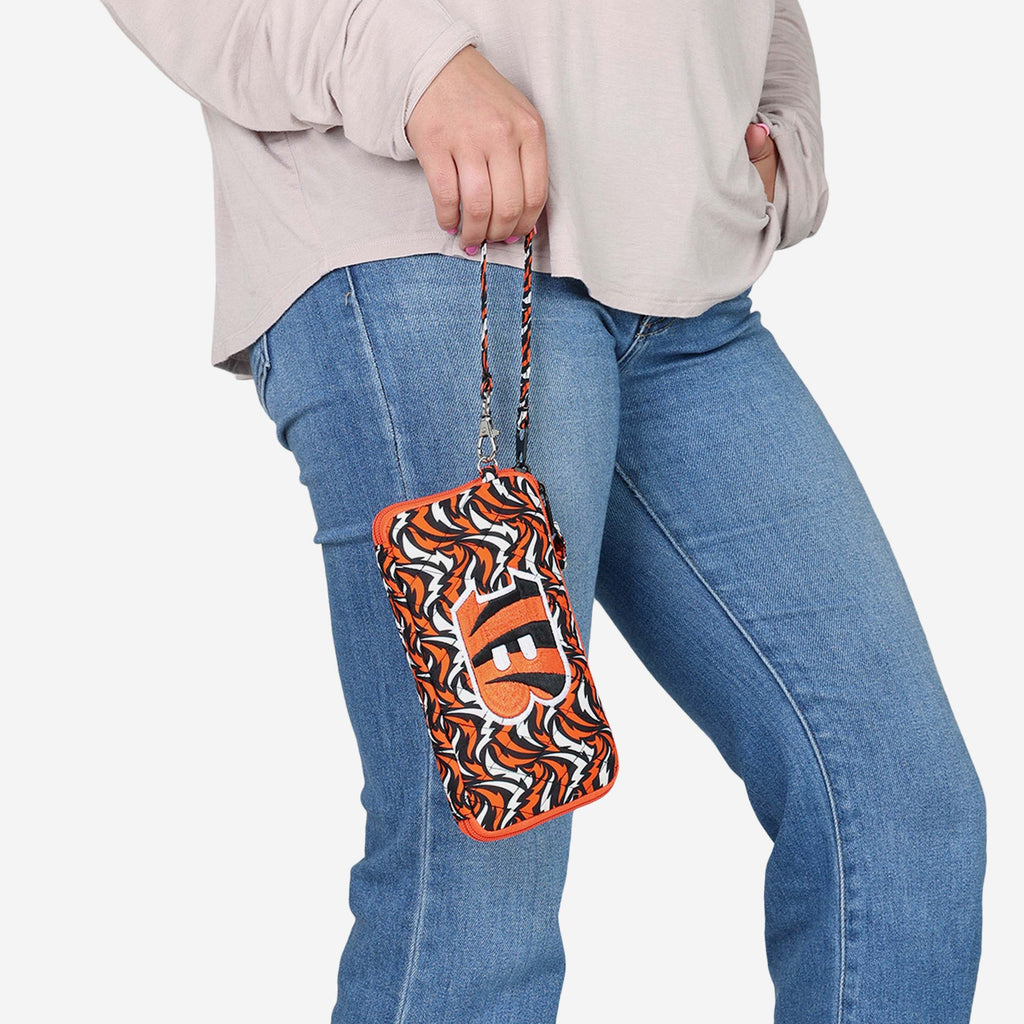 FOCO Quilted Printed Wristlet Black 3