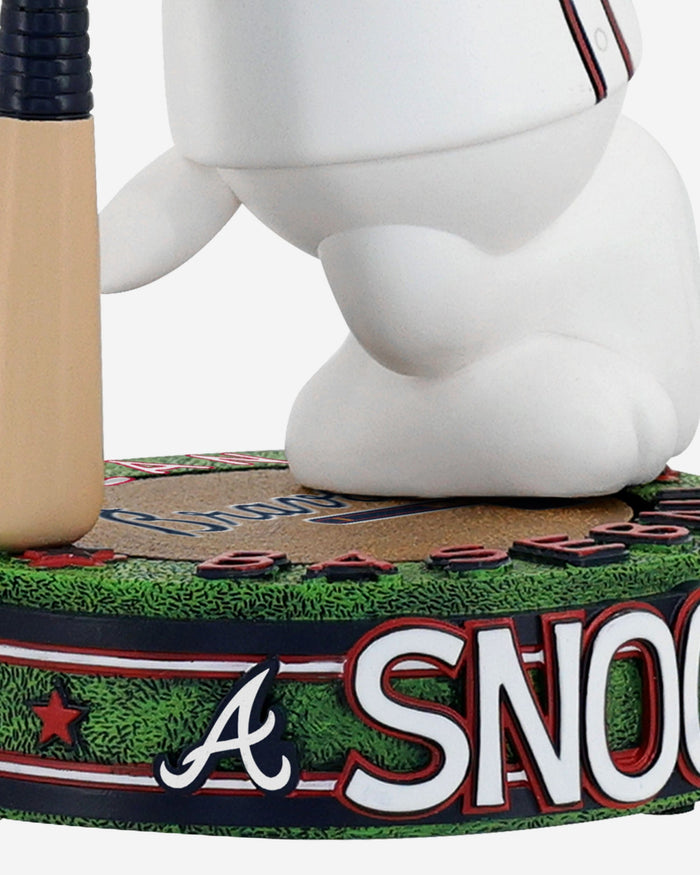 Atlanta Braves Snoopy Peanuts Batter Up Bighead Bobblehead FOCO - FOCO.com
