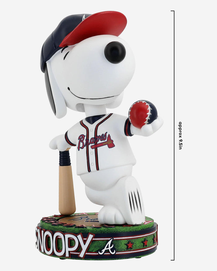 Atlanta Braves Snoopy Peanuts Batter Up Bighead Bobblehead FOCO - FOCO.com