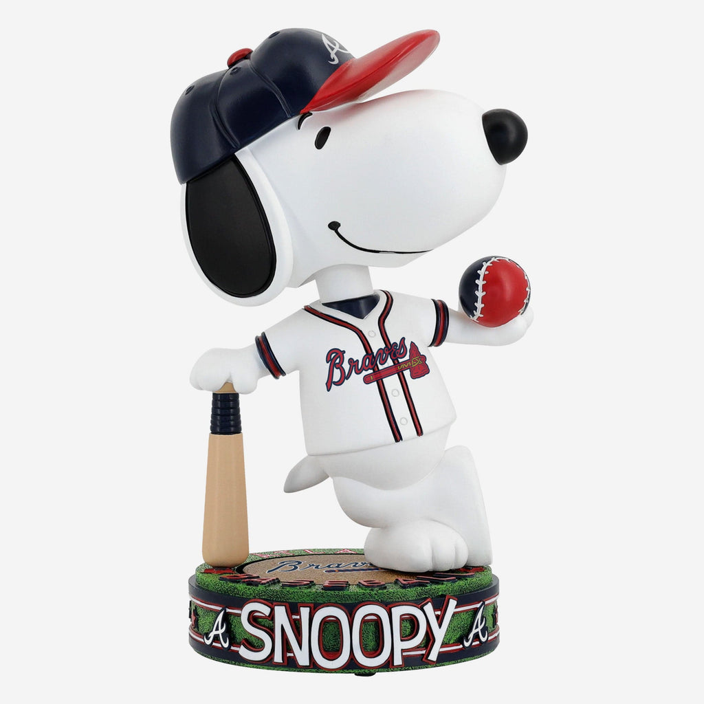 Atlanta Braves Snoopy Peanuts Batter Up Bighead Bobblehead FOCO - FOCO.com