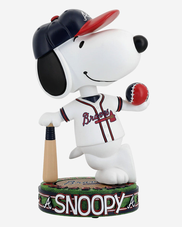 Atlanta Braves Snoopy Peanuts Batter Up Bighead Bobblehead FOCO - FOCO.com