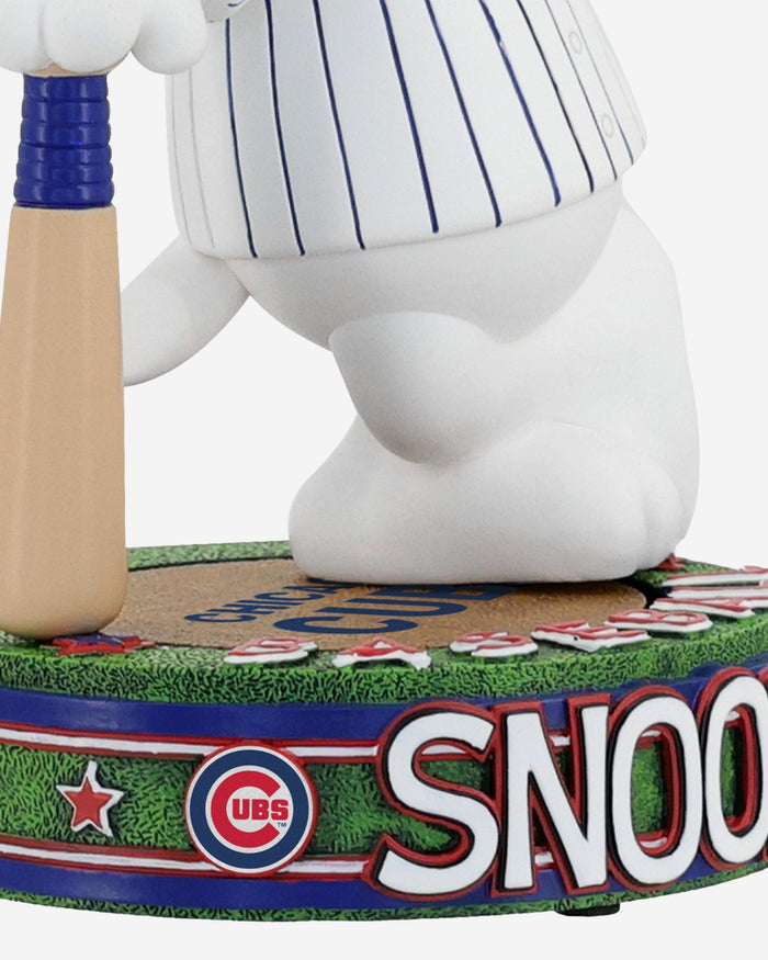 Chicago Cubs Snoopy Peanuts Batter Up Bighead Bobblehead FOCO - FOCO.com