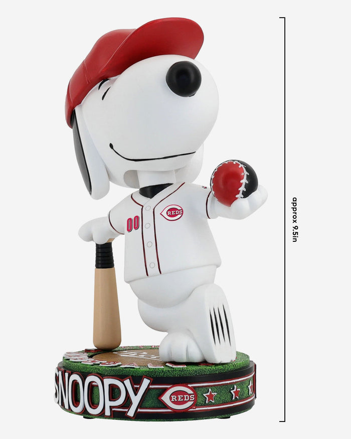 Cincinnati Reds Snoopy Peanuts Batter Up Bighead Bobblehead FOCO - FOCO.com