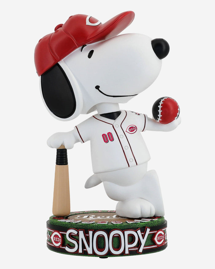 Cincinnati Reds Snoopy Peanuts Batter Up Bighead Bobblehead FOCO - FOCO.com