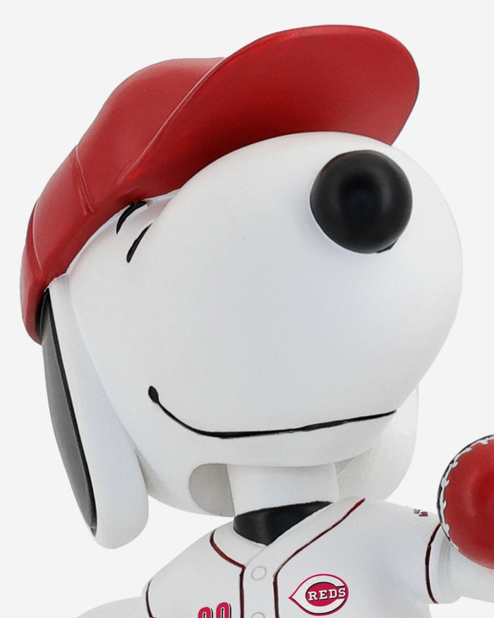 Cincinnati Reds Snoopy Peanuts Batter Up Bighead Bobblehead FOCO - FOCO.com