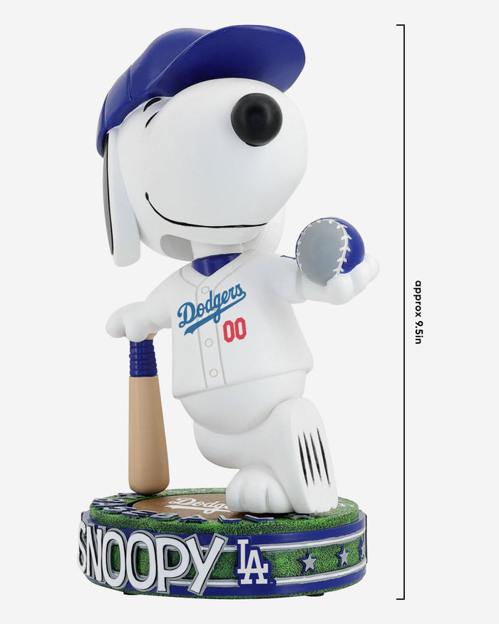 Los Angeles Dodgers Snoopy Peanuts Batter Up Bighead Bobblehead FOCO - FOCO.com