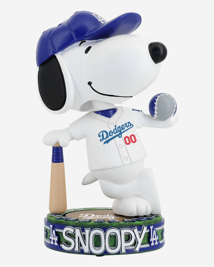 Los Angeles Dodgers Snoopy Peanuts Batter Up Bighead Bobblehead FOCO - FOCO.com