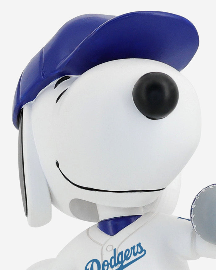 Los Angeles Dodgers Snoopy Peanuts Batter Up Bighead Bobblehead FOCO - FOCO.com