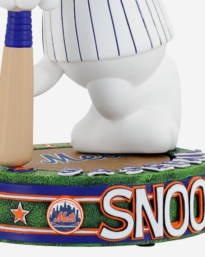 New York Mets Snoopy Peanuts Batter Up Bighead Bobblehead FOCO - FOCO.com