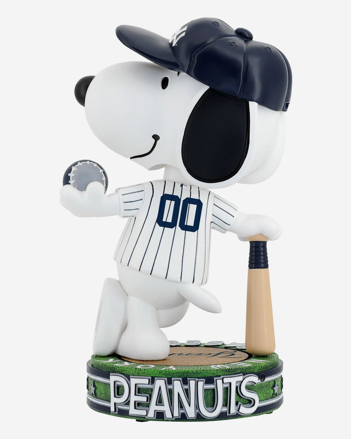 New York Yankees Snoopy Peanuts Batter Up Bighead Bobblehead FOCO - FOCO.com