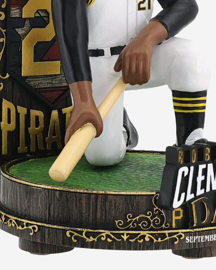 Roberto Clemente Pittsburgh Pirates Roberto Clemente Day Bobblehead FOCO - FOCO.com