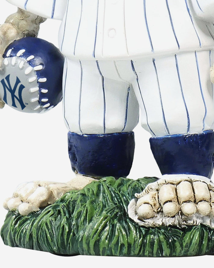 New York Yankees Team Skull Mini Bobblehead FOCO - FOCO.com