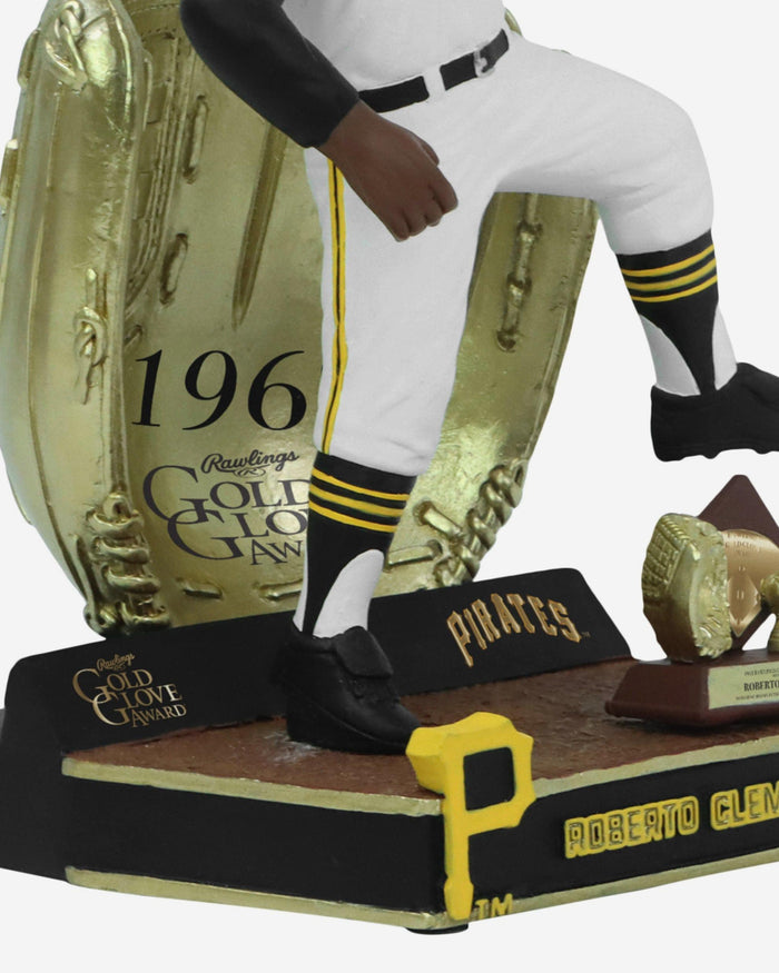 Roberto Clemente Pittsburgh Pirates 1962 Gold Glove Bobblehead FOCO - FOCO.com