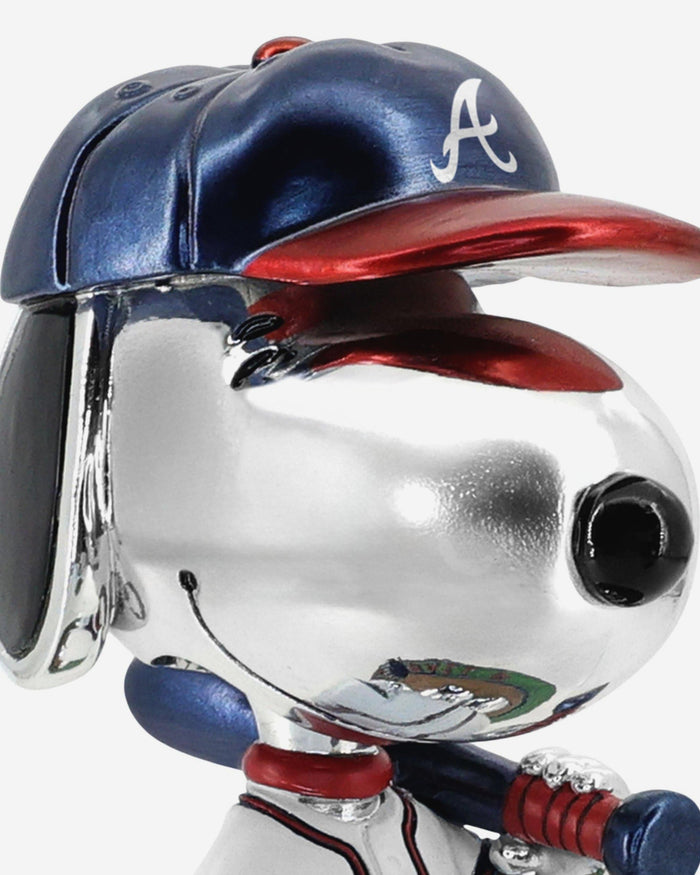 Atlanta Braves Snoopy Peanuts Electroplated Bighead Bobblehead FOCO - FOCO.com