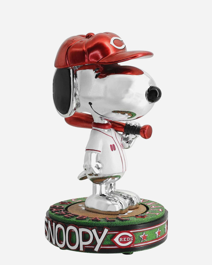 Cincinnati Reds Snoopy Peanuts Electroplated Bighead Bobblehead FOCO - FOCO.com