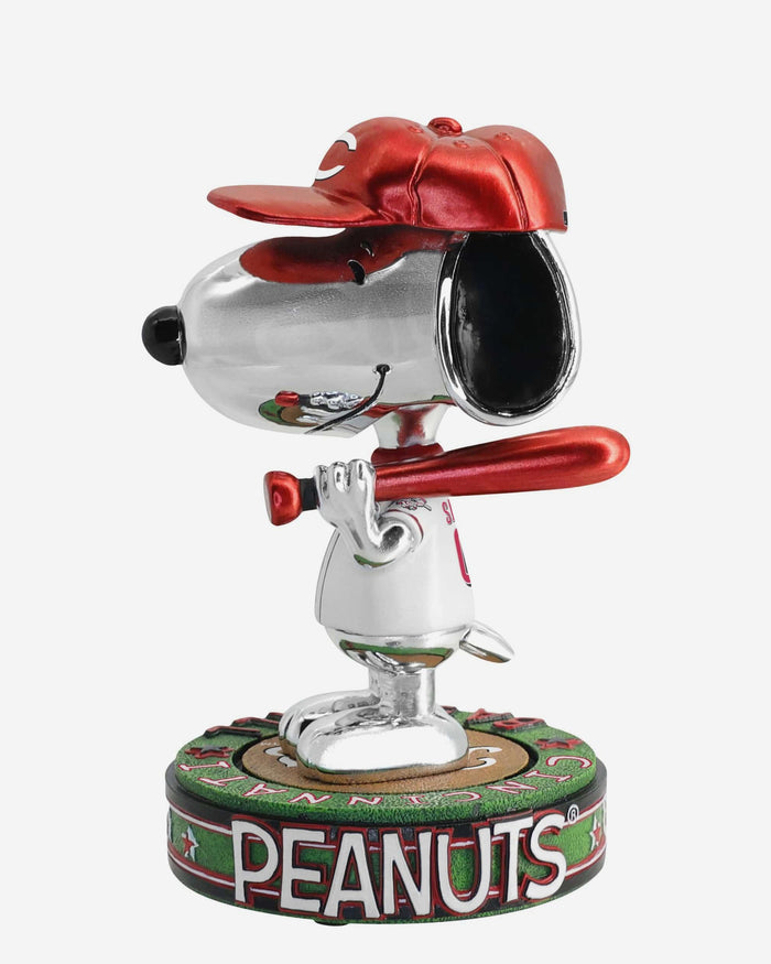 Cincinnati Reds Snoopy Peanuts Electroplated Bighead Bobblehead FOCO - FOCO.com