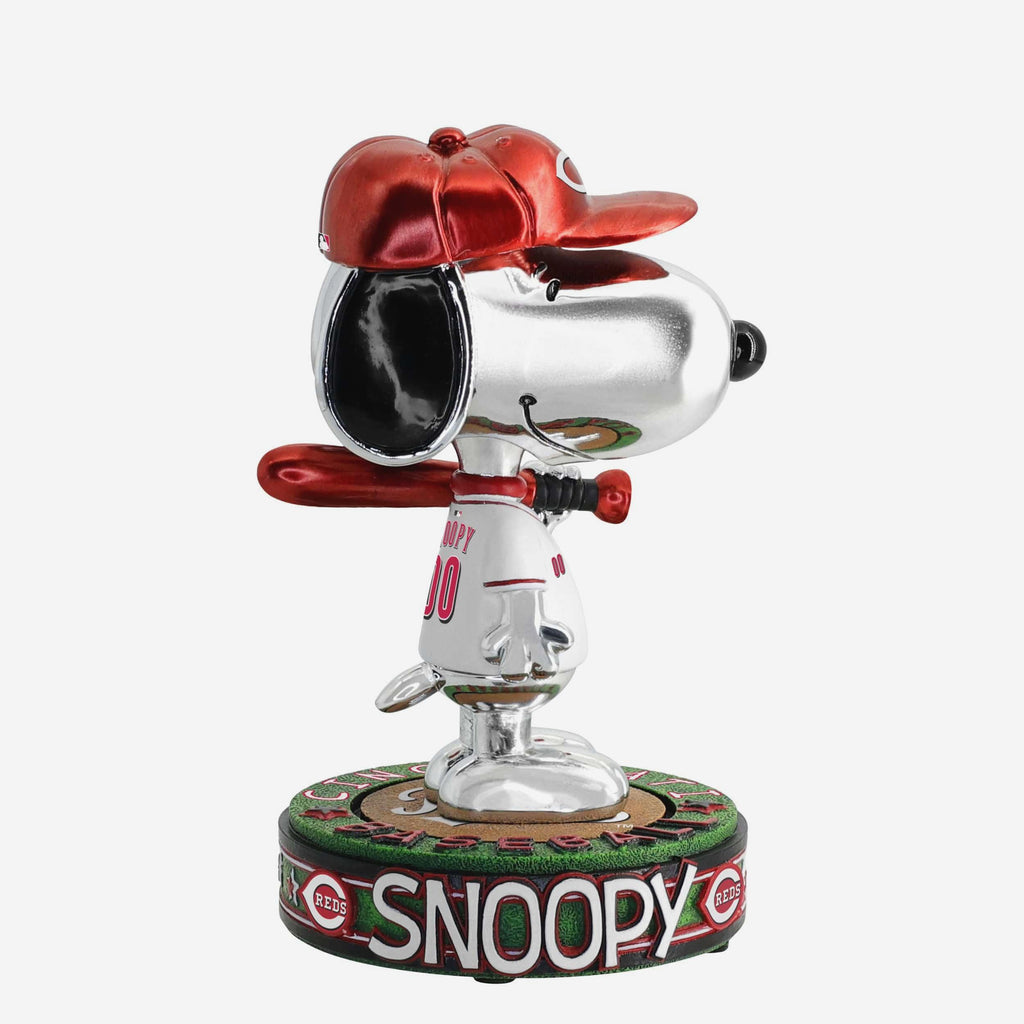 Cincinnati Reds Snoopy Peanuts Electroplated Bighead Bobblehead FOCO - FOCO.com