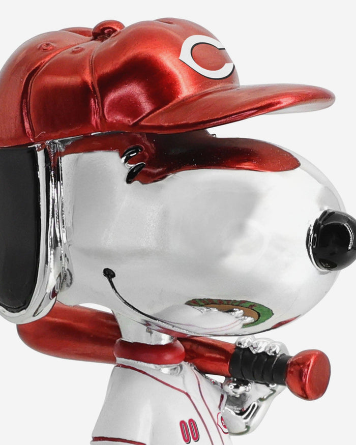 Cincinnati Reds Snoopy Peanuts Electroplated Bighead Bobblehead FOCO - FOCO.com