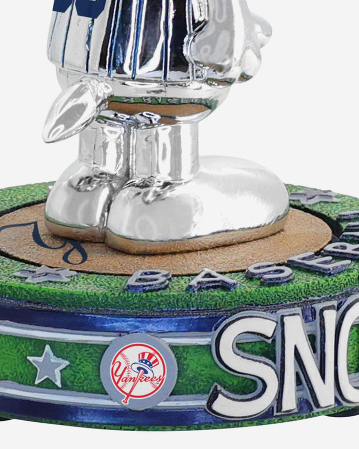 New York Yankees Snoopy Peanuts Electroplated Bighead Bobblehead FOCO - FOCO.com