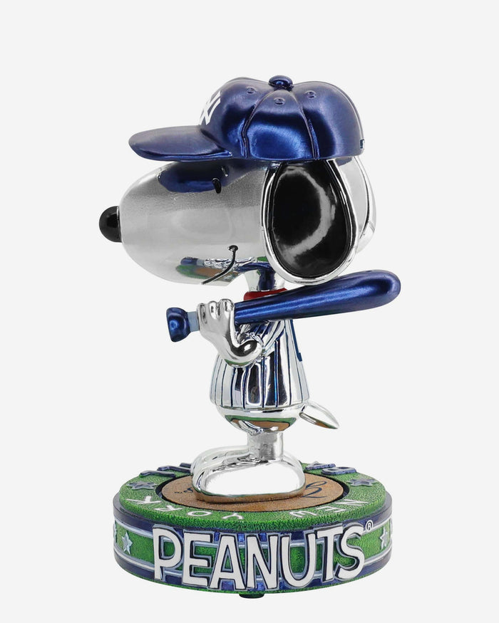 New York Yankees Snoopy Peanuts Electroplated Bighead Bobblehead FOCO - FOCO.com