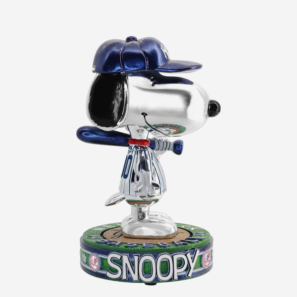 New York Yankees Snoopy Peanuts Electroplated Bighead Bobblehead FOCO - FOCO.com