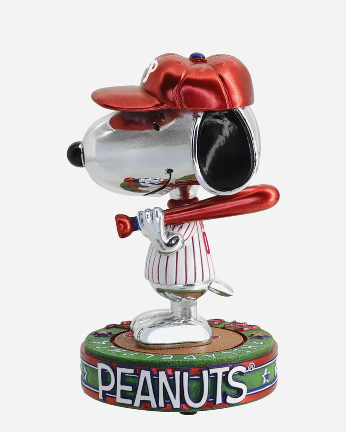 Philadelphia Phillies Snoopy Peanuts Electroplated Bighead Bobblehead FOCO - FOCO.com