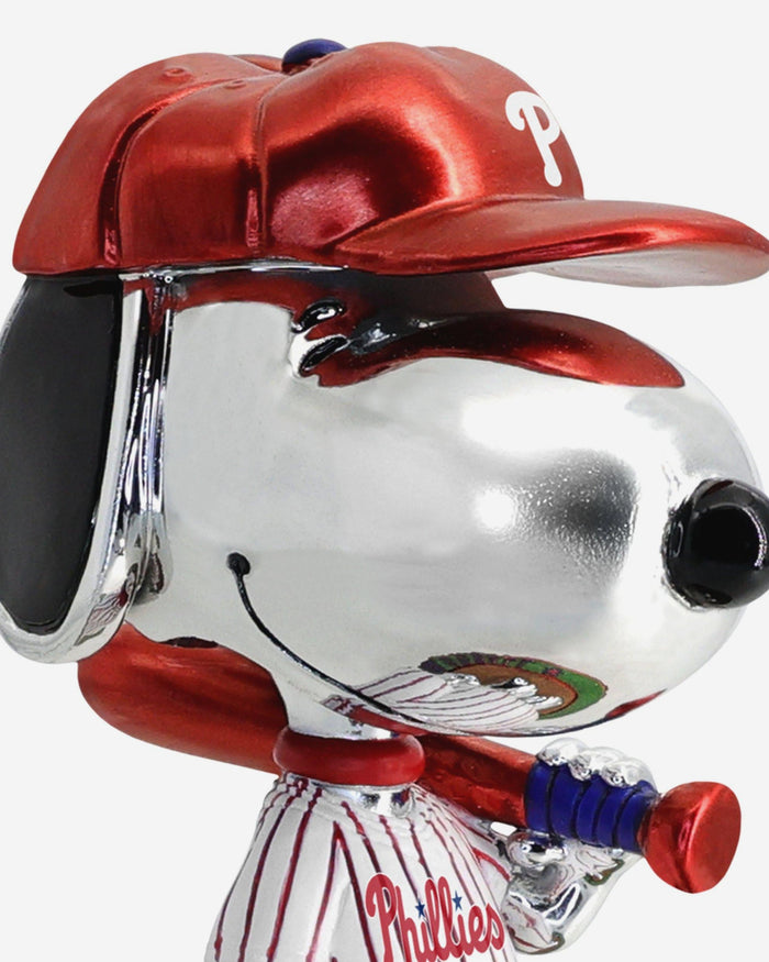 Philadelphia Phillies Snoopy Peanuts Electroplated Bighead Bobblehead FOCO - FOCO.com