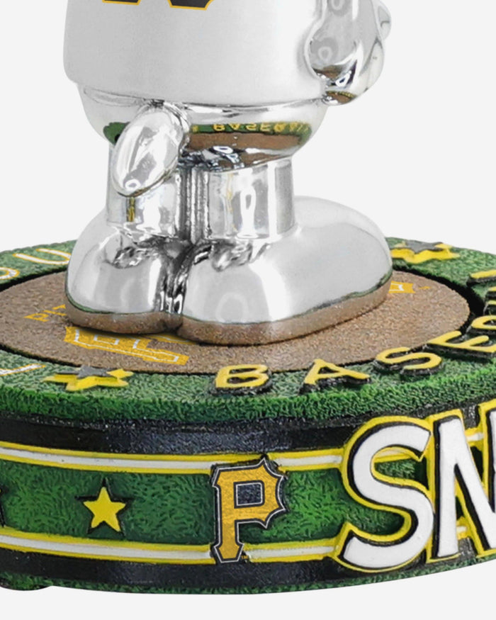 Pittsburgh Pirates Snoopy Peanuts Electroplated Bighead Bobblehead FOCO - FOCO.com