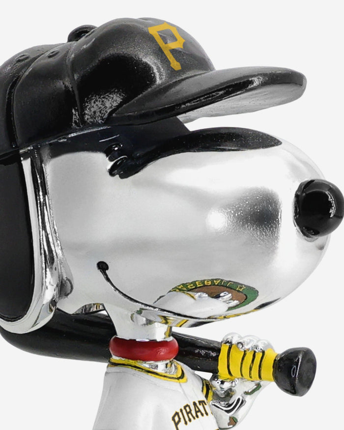 Pittsburgh Pirates Snoopy Peanuts Electroplated Bighead Bobblehead FOCO - FOCO.com