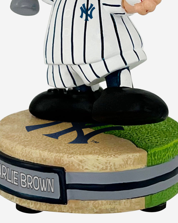 New York Yankees Charlie Brown Peanuts Mini Bighead Bobblehead FOCO - FOCO.com