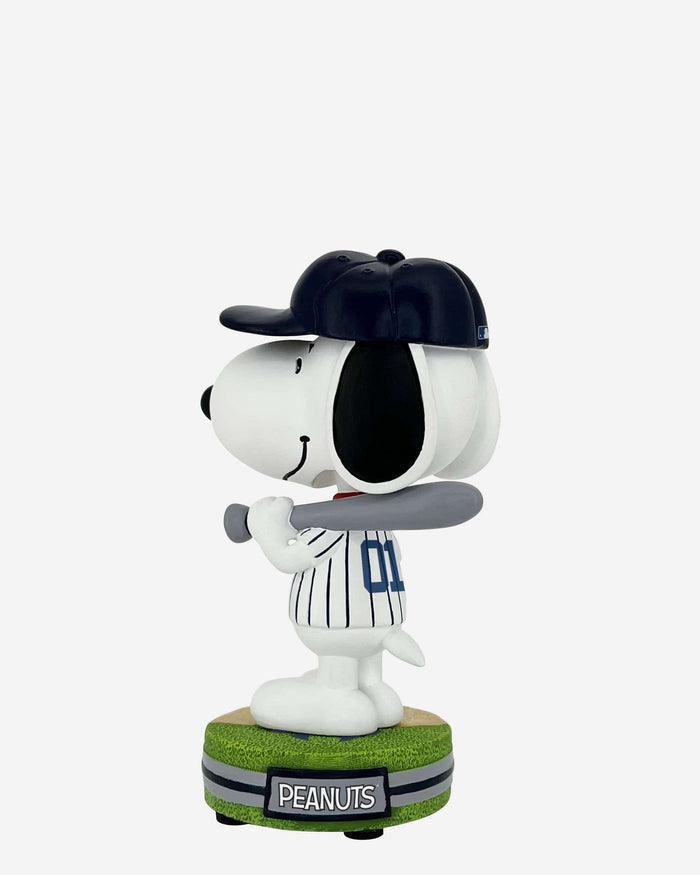 New York Yankees Snoopy Peanuts Mini Bighead Bobblehead FOCO - FOCO.com