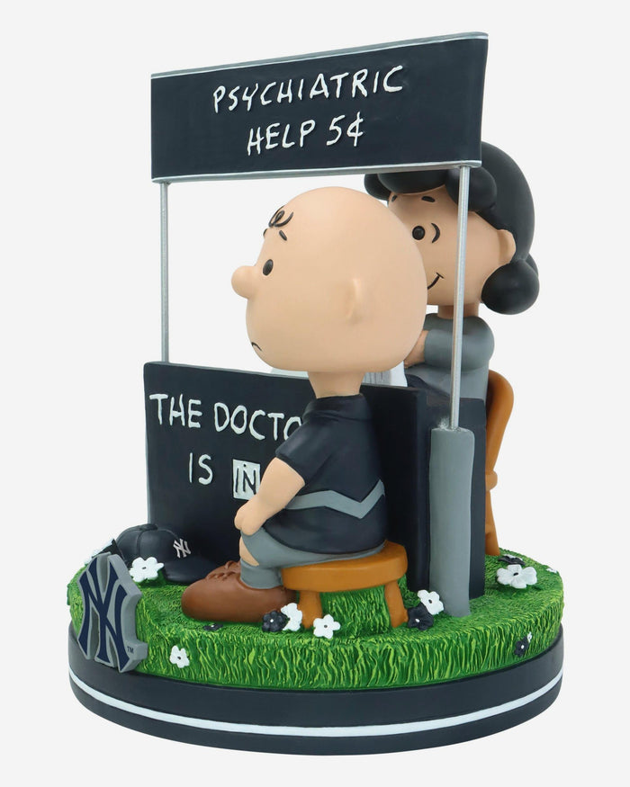New York Yankees Lucy & Charlie Brown Peanuts Psychiatry Stand Dual Bobblehead FOCO - FOCO.com