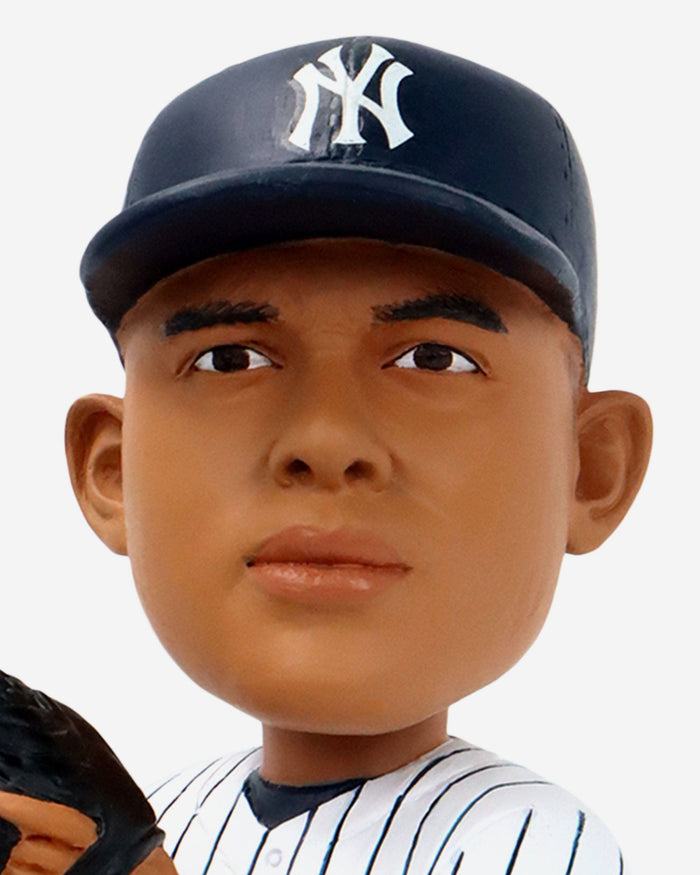 Mariano Rivera New York Yankees One Man One Pitch Sports Illustrated Cover Bobblehead FOCO - FOCO.com