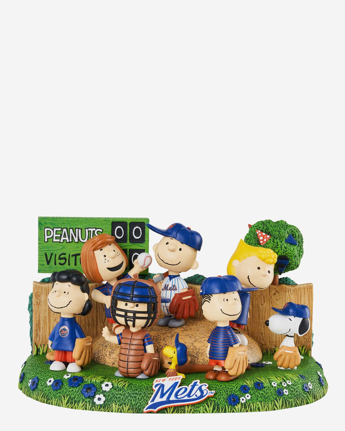 New York Mets Peanuts Gang Baseball Field Mini Bobblehead Scene FOCO - FOCO.com