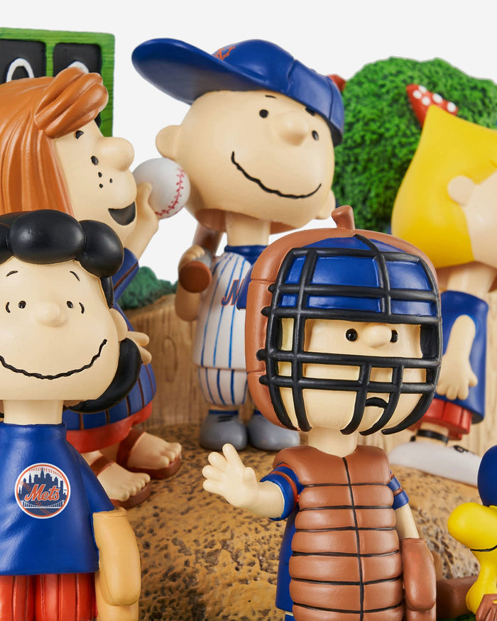 New York Mets Peanuts Gang Baseball Field Mini Bobblehead Scene FOCO - FOCO.com