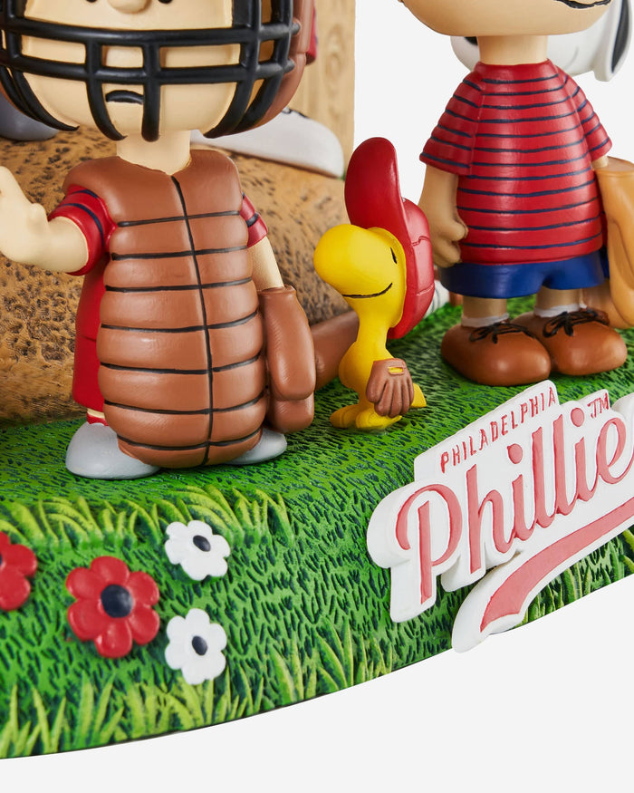 Philadelphia Phillies Peanuts Gang Baseball Field Mini Bobblehead Scene FOCO - FOCO.com