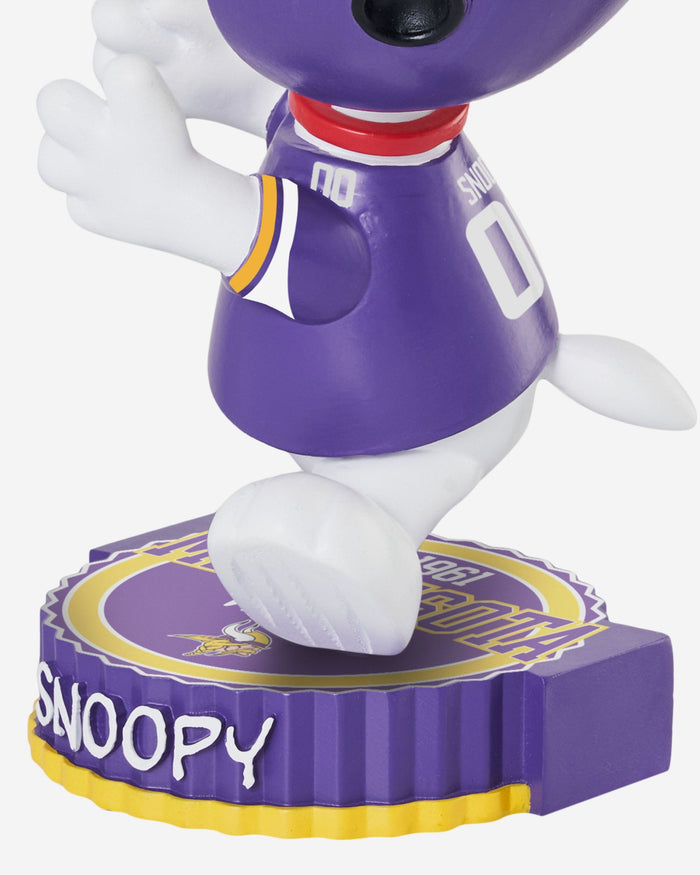 Minnesota Vikings Snoopy Peanuts Bighead Bobblehead FOCO - FOCO.com