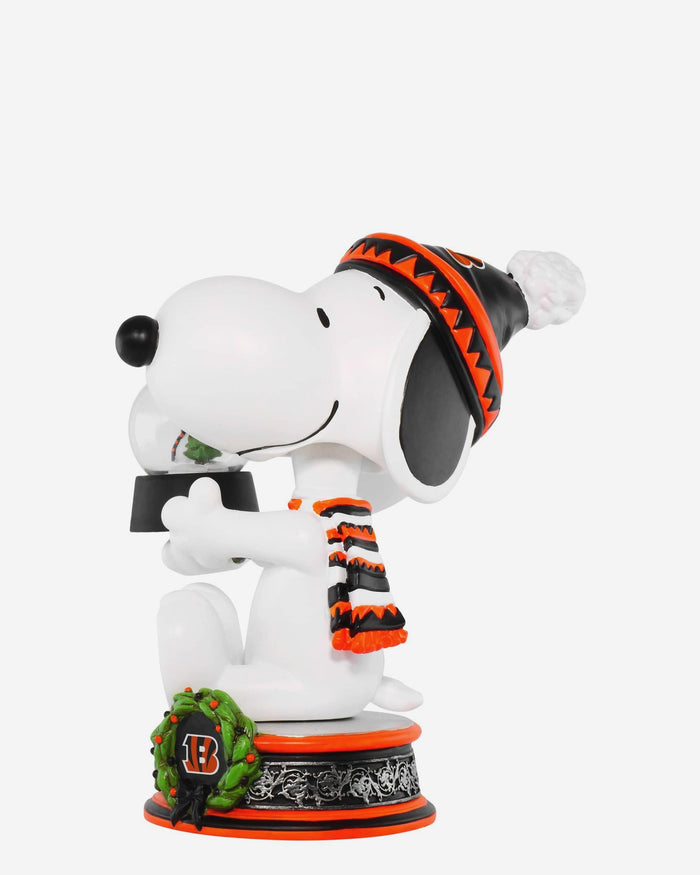 Cincinnati Bengals Snoopy Peanuts Snow Globe Bobblehead FOCO - FOCO.com