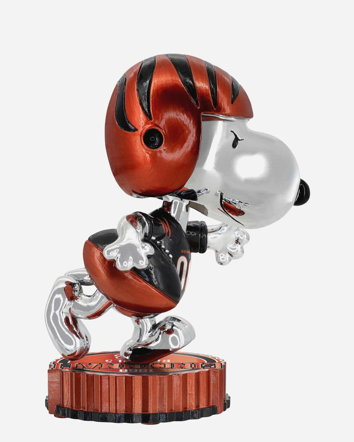 Cincinnati Bengals Snoopy Peanuts Electroplated Medium Bighead Bobblehead FOCO - FOCO.com