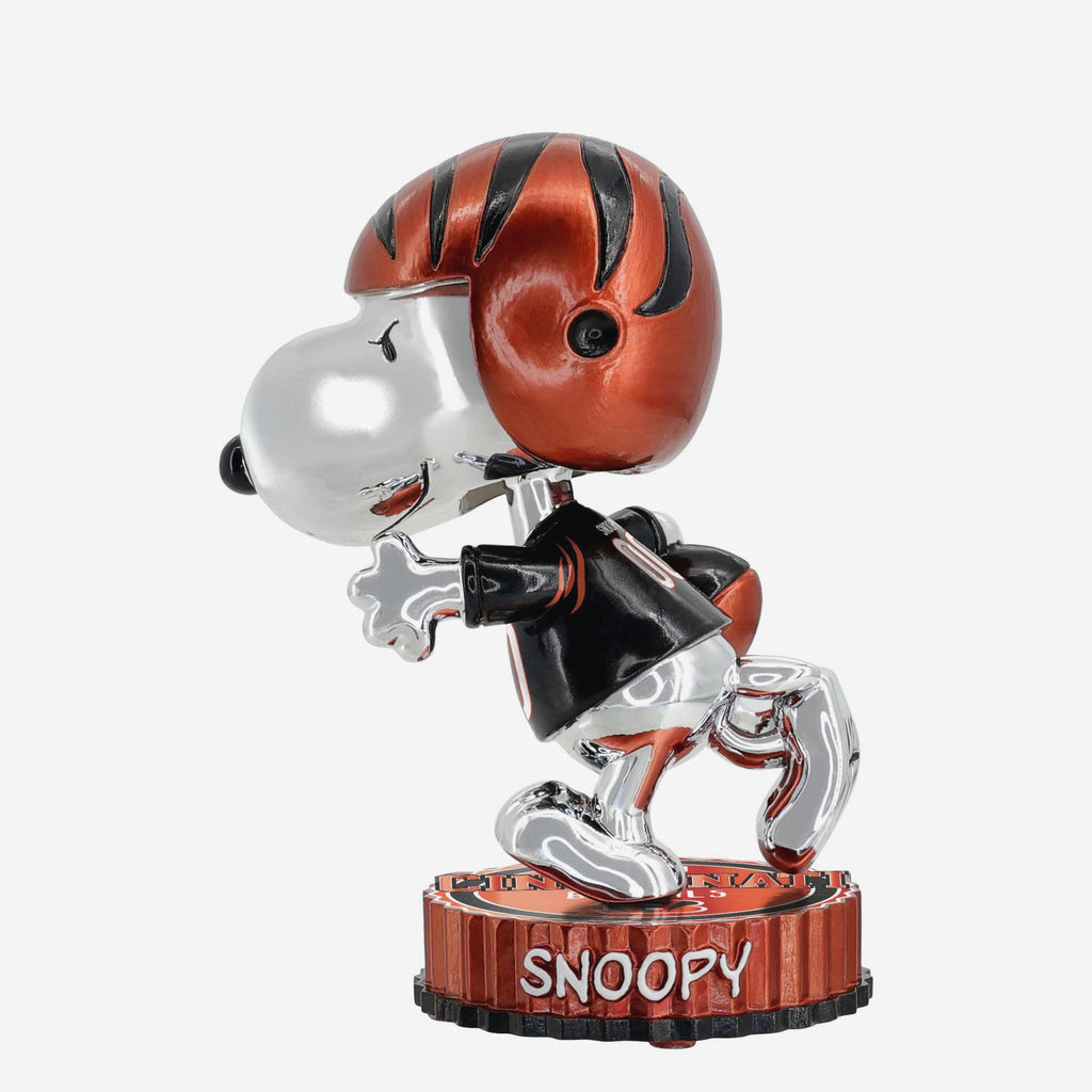 Cincinnati Bengals Snoopy Peanuts Electroplated Medium Bighead Bobblehead FOCO - FOCO.com
