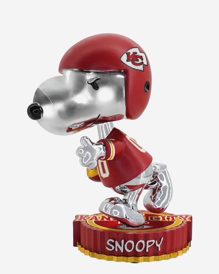 Kansas City Chiefs Snoopy Peanuts Electroplated Medium Bighead Bobblehead FOCO - FOCO.com