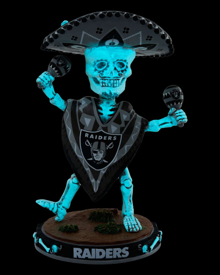 Las Vegas Raiders Calavera Glow in the Dark Bobblehead FOCO - FOCO.com