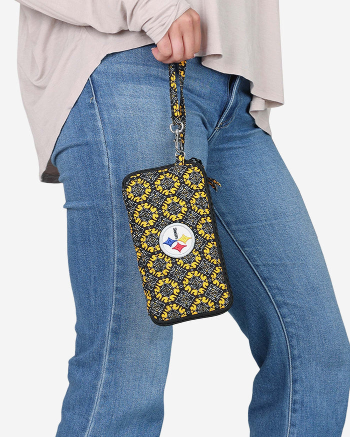 Pittsburgh Steelers Quilted Printed Wristlet FOCO - FOCO.com