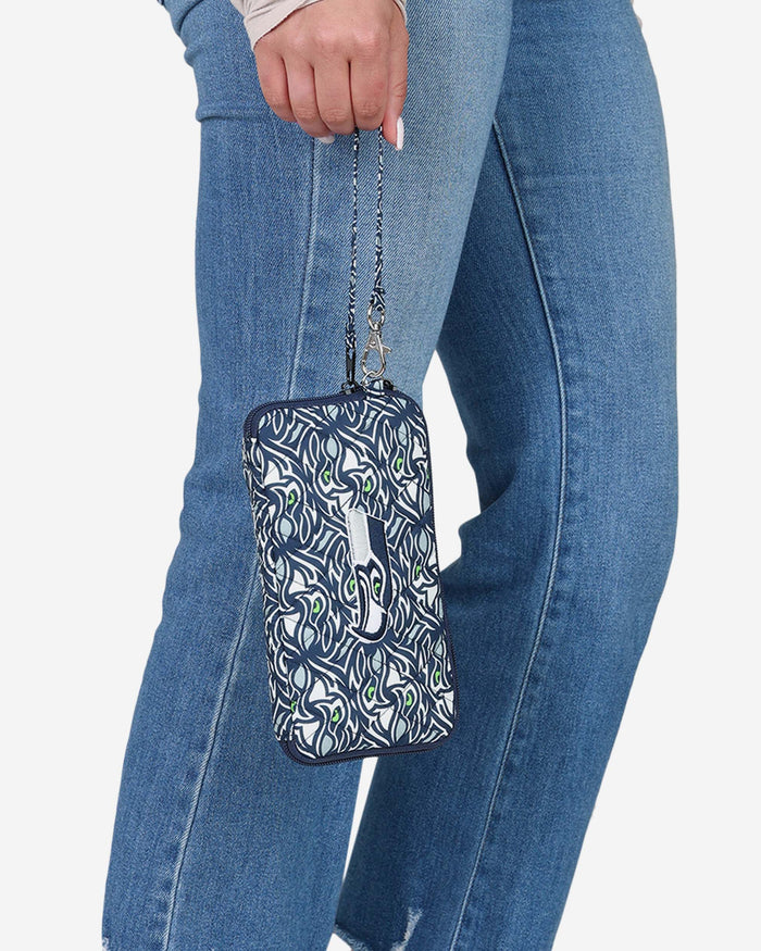 Seattle Seahawks Quilted Printed Wristlet FOCO - FOCO.com