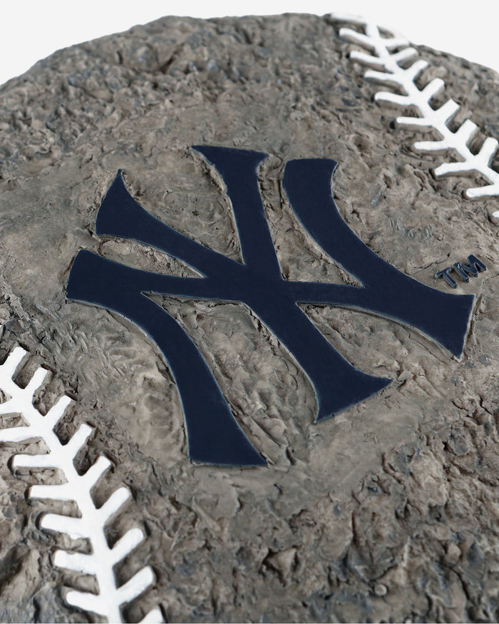 New York Yankees Ball Garden Stone FOCO - FOCO.com