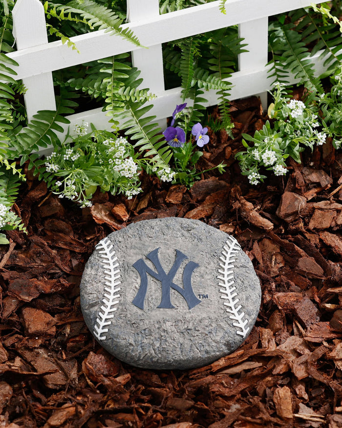 New York Yankees Ball Garden Stone FOCO - FOCO.com