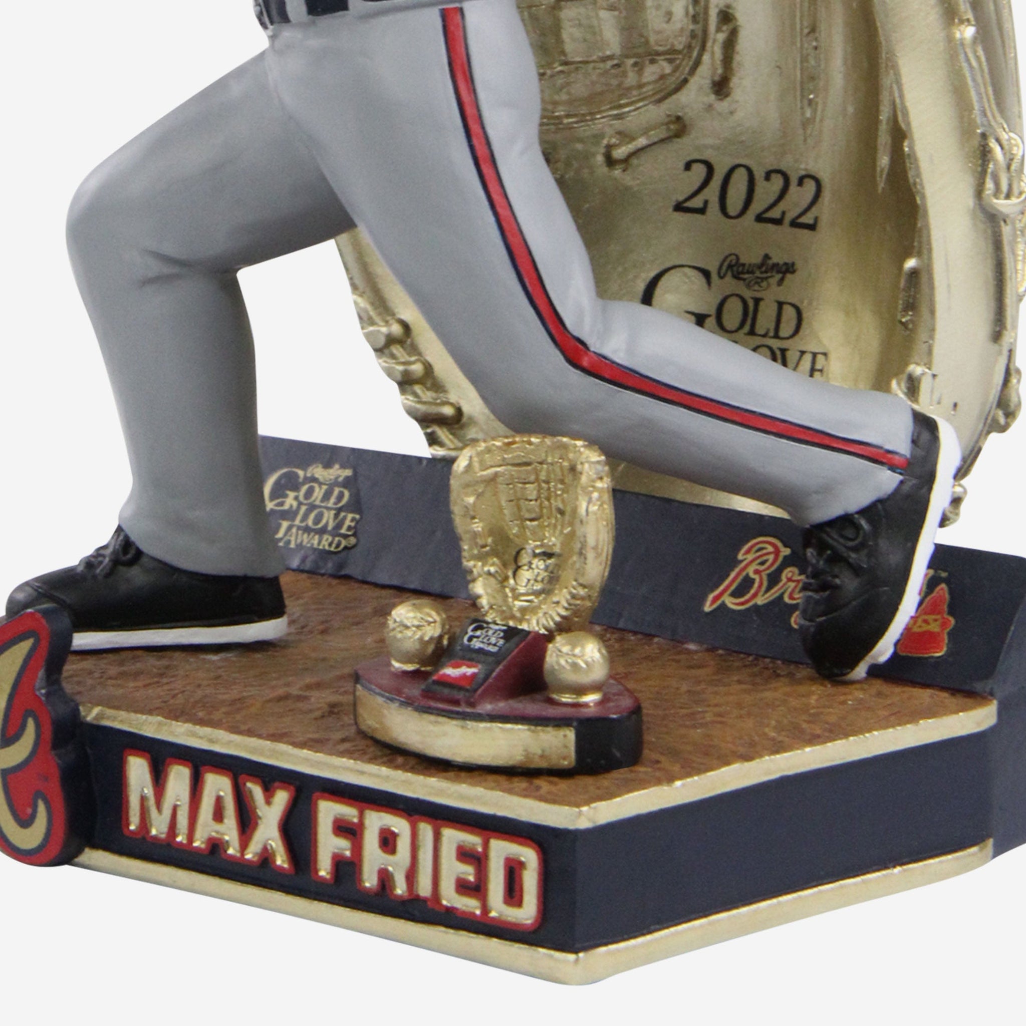 Max Fried of the Atlanta Braves accepts the Golden Glove award