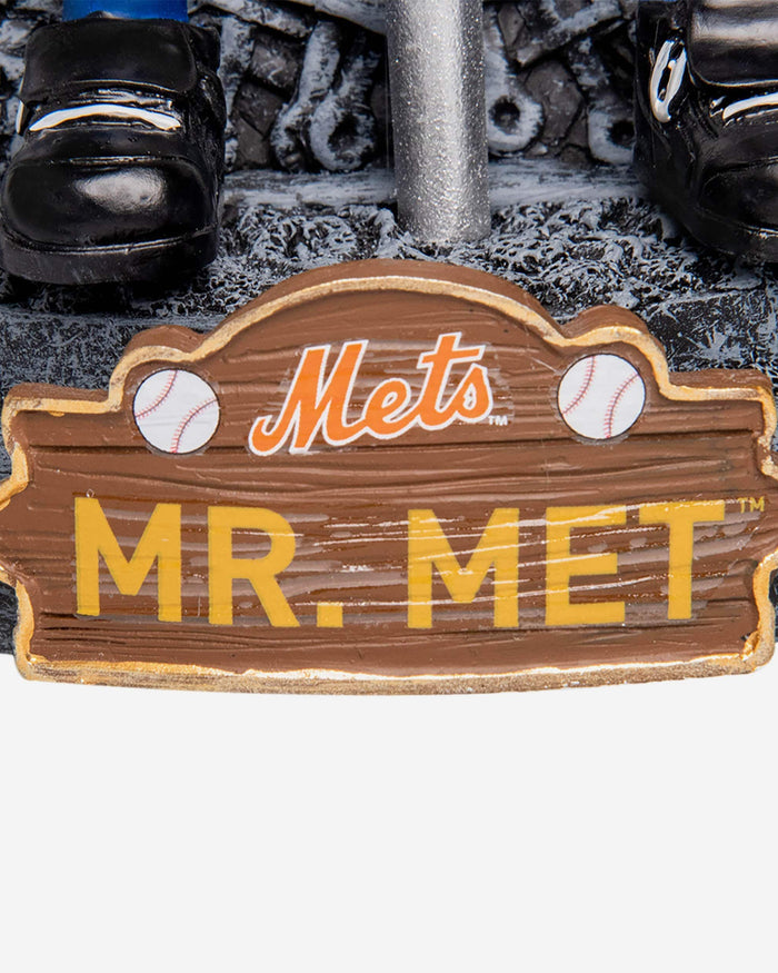 Game of Thrones™ New York Mets Mr Met Mascot Bobblehead FOCO - FOCO.com