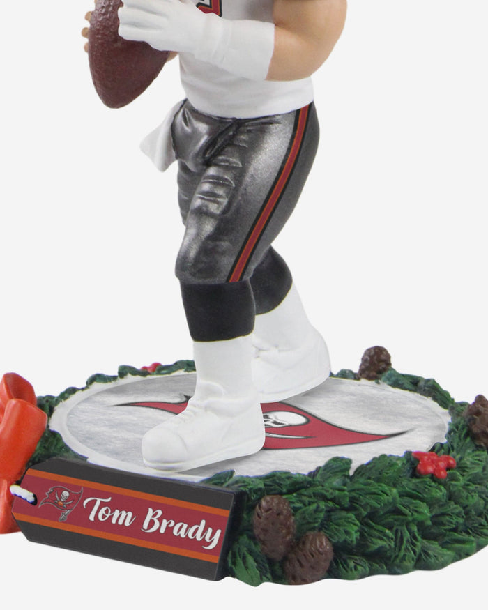 Tom Brady Tampa Bay Buccaneers Holiday Wreath Bighead Bobblehead FOCO - FOCO.com